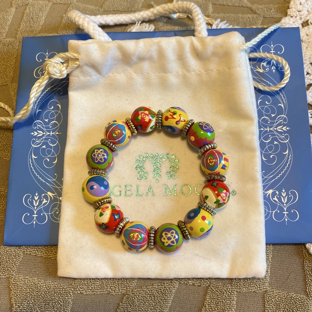 ANGELA MOORE CLASSIC BRACELET/ Yellow, White, Silver beads hand painted like new